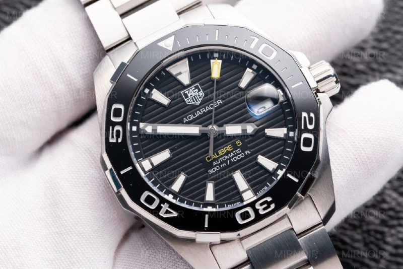 Dong-Ho-Tag-Heuer-Aquarace-Replica-11-Mau-Den-Hoa-Tiet-Ke-41mm-7-1024x683.jpg