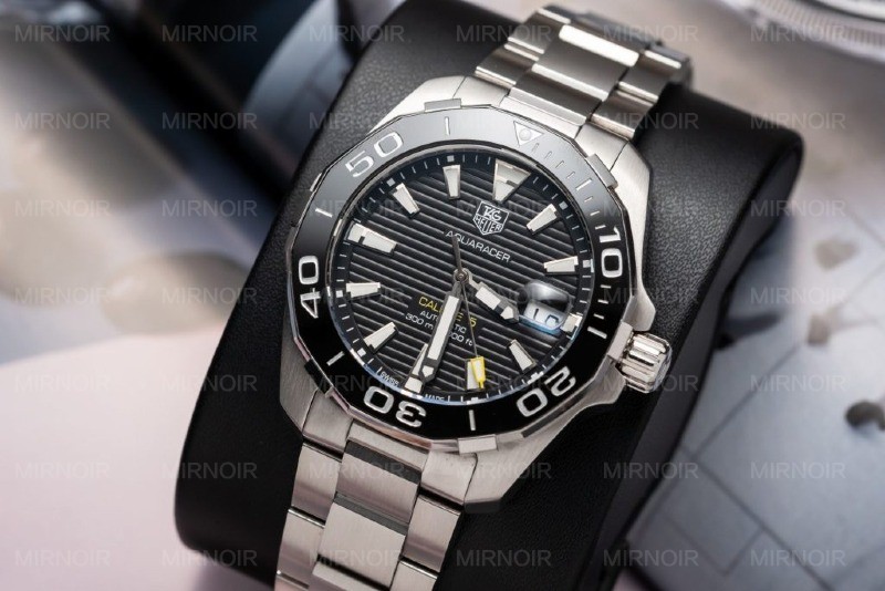 Dong-Ho-Tag-Heuer-Aquarace-Replica-11-Mau-Den-Hoa-Tiet-Ke-43mm-2-1024x683.jpg