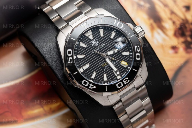 Dong-Ho-Tag-Heuer-Aquarace-Replica-11-Mau-Den-Hoa-Tiet-Ke-43mm-3-1024x683.jpg