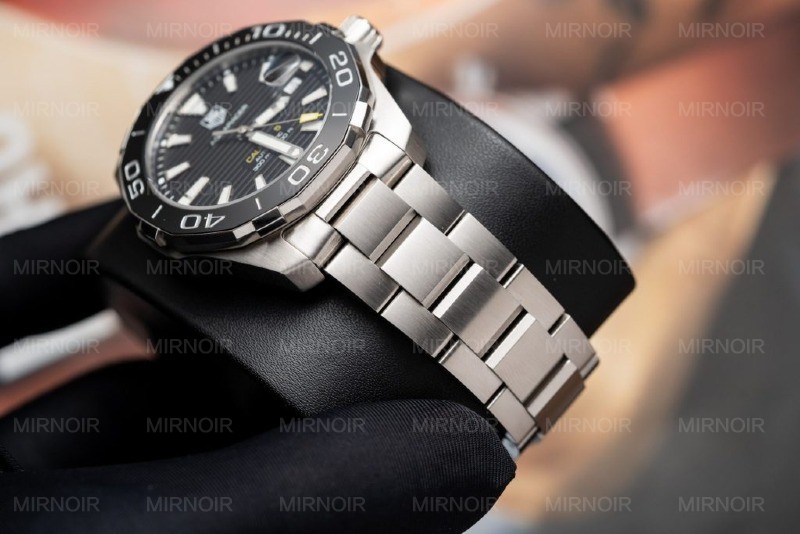 Dong-Ho-Tag-Heuer-Aquarace-Replica-11-Mau-Den-Hoa-Tiet-Ke-43mm-5-1024x683.jpg