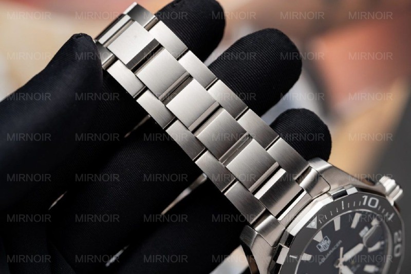 Dong-Ho-Tag-Heuer-Aquarace-Replica-11-Mau-Den-Hoa-Tiet-Ke-43mm-7-1024x683.jpg
