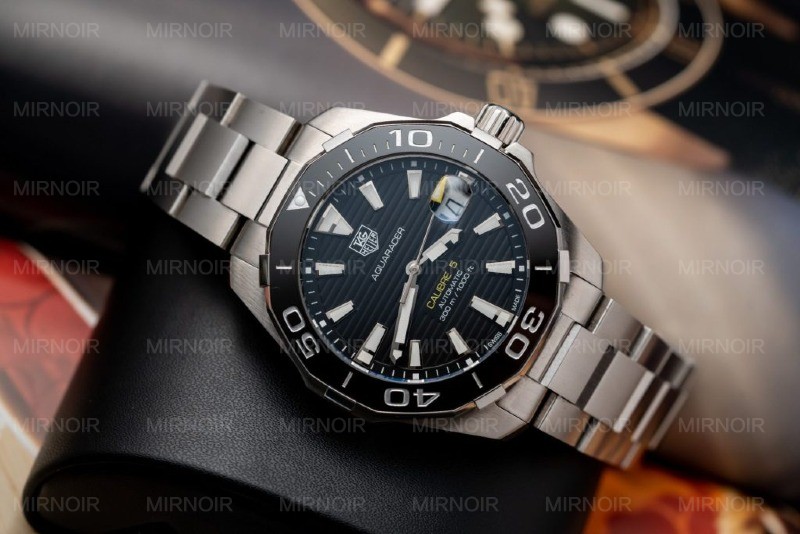 Dong-Ho-Tag-Heuer-Aquarace-Replica-11-Mau-Den-Hoa-Tiet-Ke-43mm-8-1024x683.jpg
