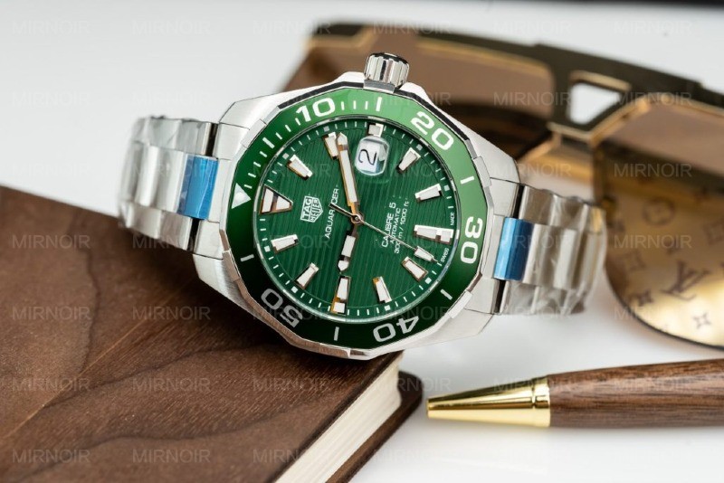 Dong-Ho-Tag-Heuer-Aquaracer-Replica-11-Mat-Xanh-La-Cay-43mm-1-1024x683.jpg