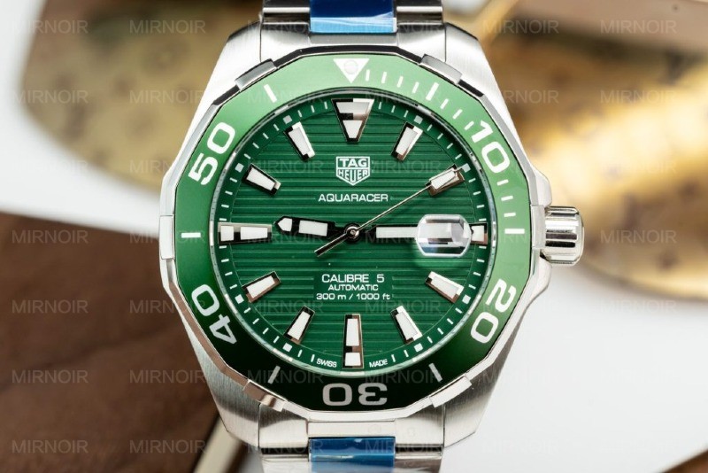 Dong-Ho-Tag-Heuer-Aquaracer-Replica-11-Mat-Xanh-La-Cay-43mm-2-1024x683.jpg