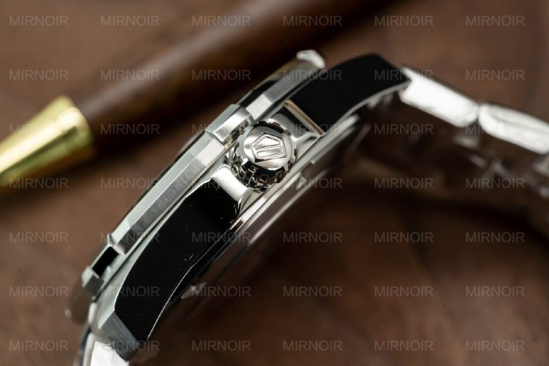 Dong-Ho-Tag-Heuer-Aquaracer-Replica-11-Mat-Xanh-La-Cay-43mm-3-1024x683.jpg