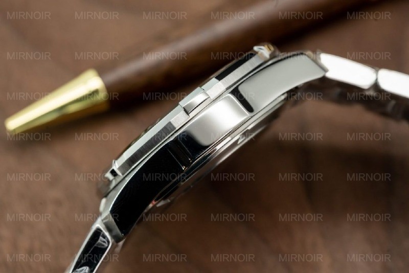 Dong-Ho-Tag-Heuer-Aquaracer-Replica-11-Mat-Xanh-La-Cay-43mm-4-1024x683.jpg