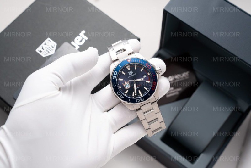 Dong-Ho-Tag-Heuer-Aquaracer-Henrik-Lundqvist-Che-Tac-Mat-Xanh-43mm-7-1024x683.jpg