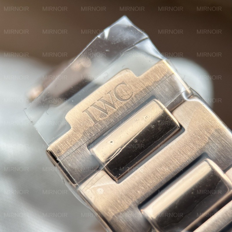 Dong-Ho-IWC-Ingenieur-Che-Tac-Mat-Den-May-Co-Thuy-Sy-Nha-May-V7-40mm-7.jpg