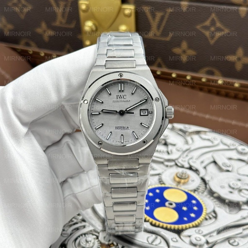 Dong-Ho-IWC-Ingenieur-Replica-Cao-Cap-Mat-So-Bac-May-Thuy-Sy-Xuong-V7-40mm-1-1024x1024.jpg