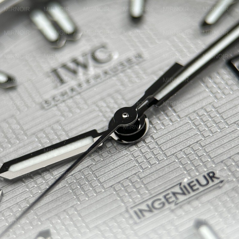 Dong-Ho-IWC-Ingenieur-Replica-Cao-Cap-Mat-So-Bac-May-Thuy-Sy-Xuong-V7-40mm-8.jpg