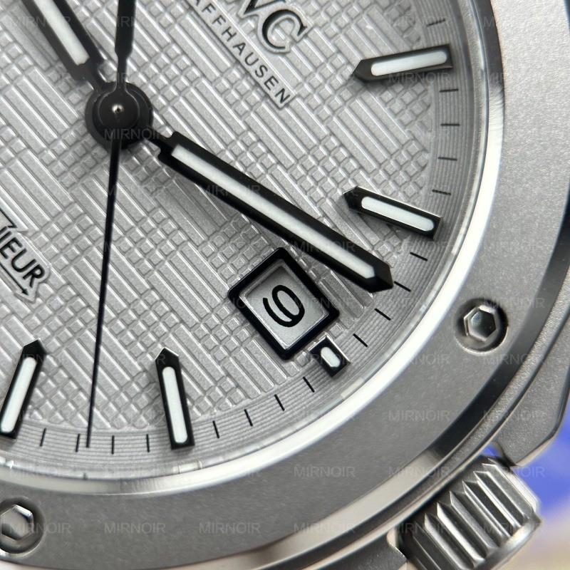 Dong-Ho-IWC-Ingenieur-Replica-Cao-Cap-Mat-So-Bac-May-Thuy-Sy-Xuong-V7-40mm-11.jpg