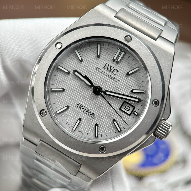 Dong-Ho-IWC-Ingenieur-Replica-Cao-Cap-Mat-So-Bac-May-Thuy-Sy-Xuong-V7-40mm-12.jpg