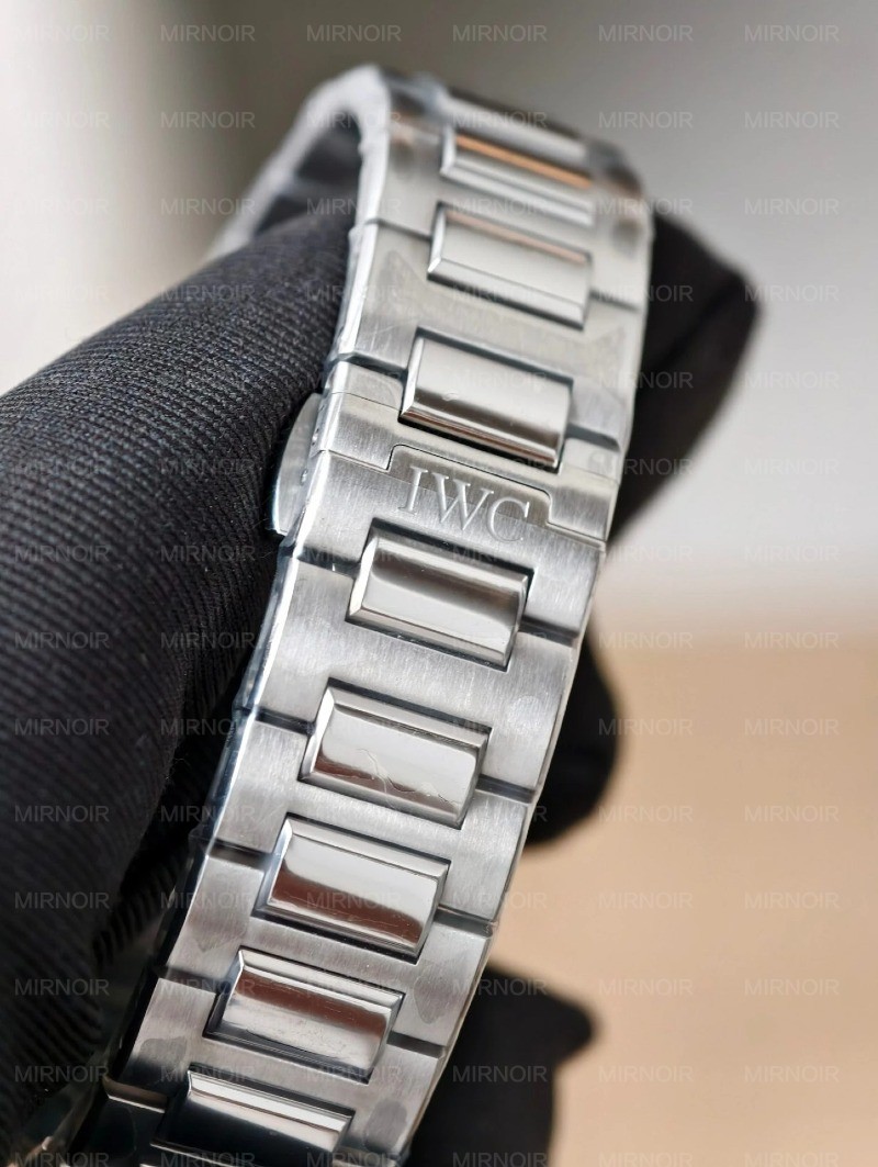 Dong-Ho-IWC-Ingenieur-Replica-11-Mat-Xanh-La-Cay-May-Thuy-Sy-Nha-May-V7-40mm-2.jpg