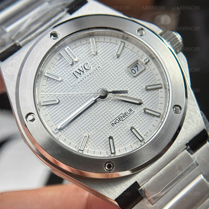 Dong-Ho-IWC-Ingenieur-Replica-11-Mat-So-Trang-May-Thuy-Sy-Nha-May-V7-40mm-3.jpg