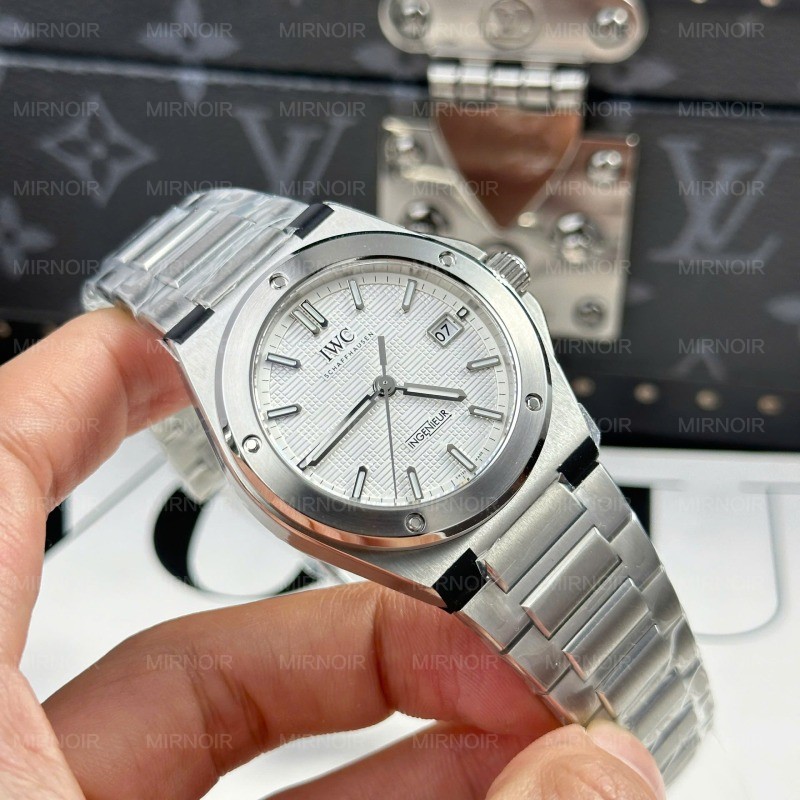 Dong-Ho-IWC-Ingenieur-Replica-11-Mat-So-Trang-May-Thuy-Sy-Nha-May-V7-40mm-5.jpg