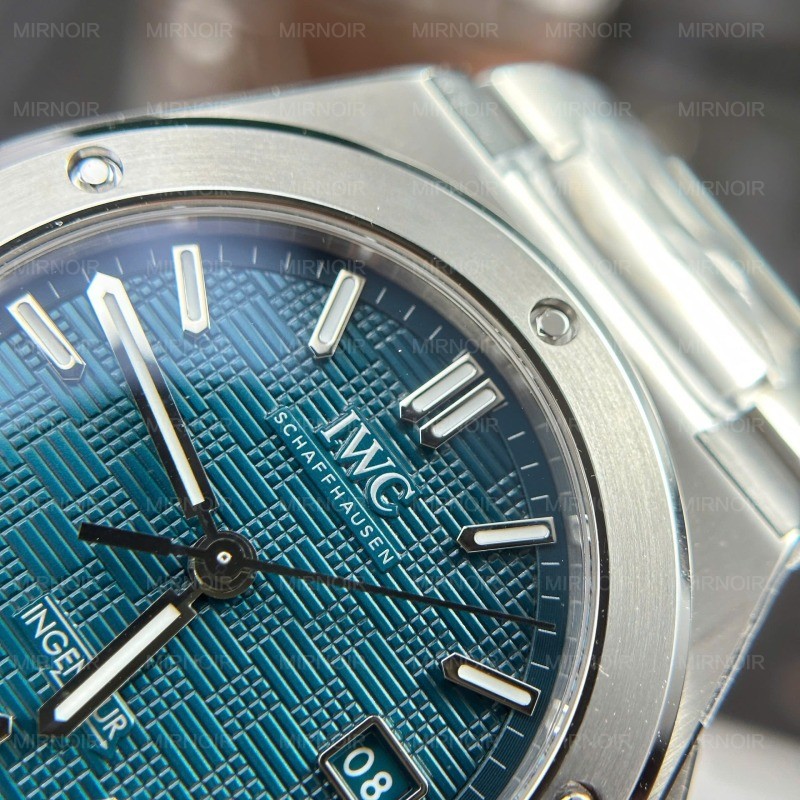 Dong-Ho-IWC-Ingenieur-Replica-11-Mat-Xanh-Nhat-May-Co-Tu-Dong-Xuong-V7-40mm-9.jpg