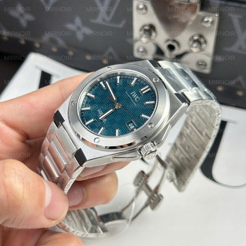 Dong-Ho-IWC-Ingenieur-Replica-11-Mat-Xanh-Nhat-May-Co-Tu-Dong-Xuong-V7-40mm-12.jpg