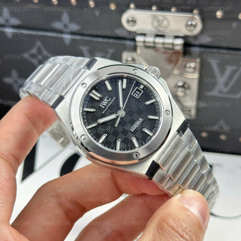 Dong-Ho-IWC-Ingenieur-Replica-11-Mat-So-Den-May-Thuy-Sy-Nha-May-V7-40mm-2.jpg