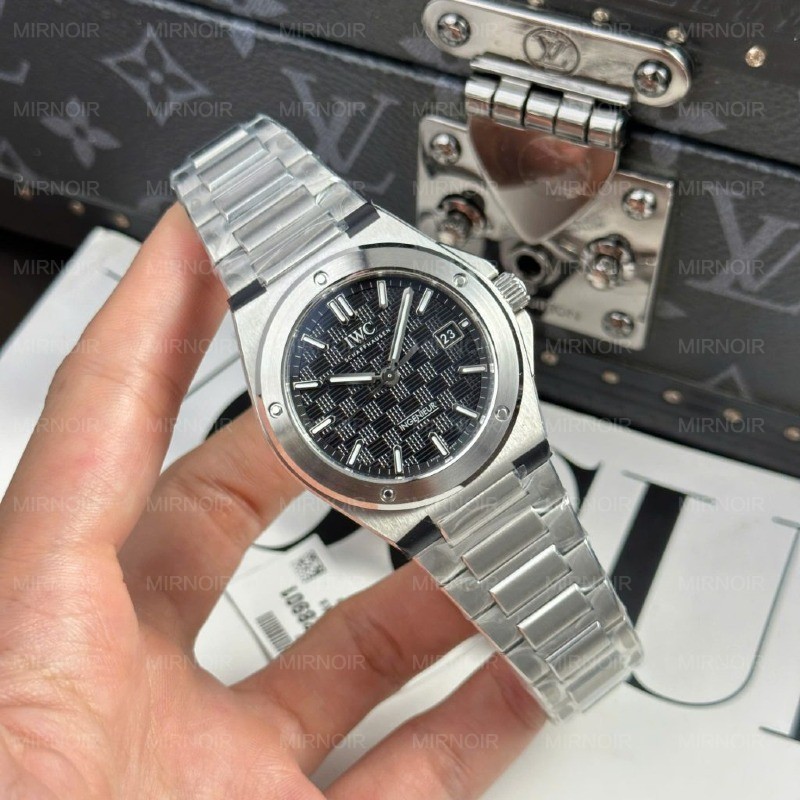 Dong-Ho-IWC-Ingenieur-Replica-11-Mat-So-Den-May-Thuy-Sy-Nha-May-V7-40mm-4-1024x1024.jpg