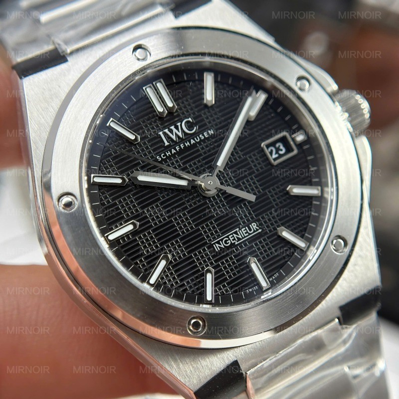 Dong-Ho-IWC-Ingenieur-Replica-11-Mat-So-Den-May-Thuy-Sy-Nha-May-V7-40mm-6.jpg
