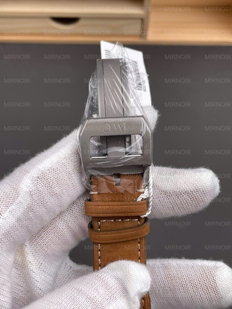 Dong-Ho-IWC-Rep-11-Schaffhausen-Big-Pilots-Spitfire-IW329701-Cao-Cap-Nhat-43mm-1-768x1024.jpg
