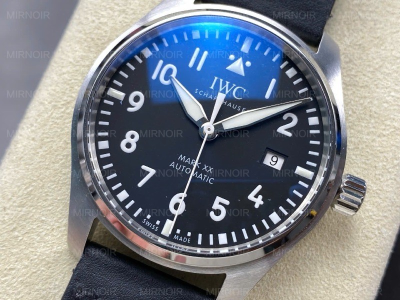 Dong-Ho-IWC-Schaffhausen-Pilots-Mark-XX-Mat-So-Den-Replica-Xuong-ZM-40mm-1.jpg