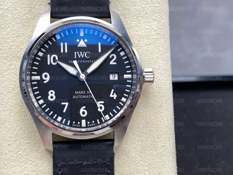 Dong-Ho-IWC-Schaffhausen-Pilots-Mark-XX-Mat-So-Den-Replica-Xuong-ZM-40mm-2.jpg