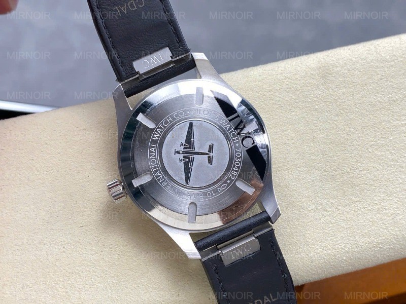Dong-Ho-IWC-Schaffhausen-Pilots-Mark-XX-Mat-So-Den-Replica-Xuong-ZM-40mm-5.jpg