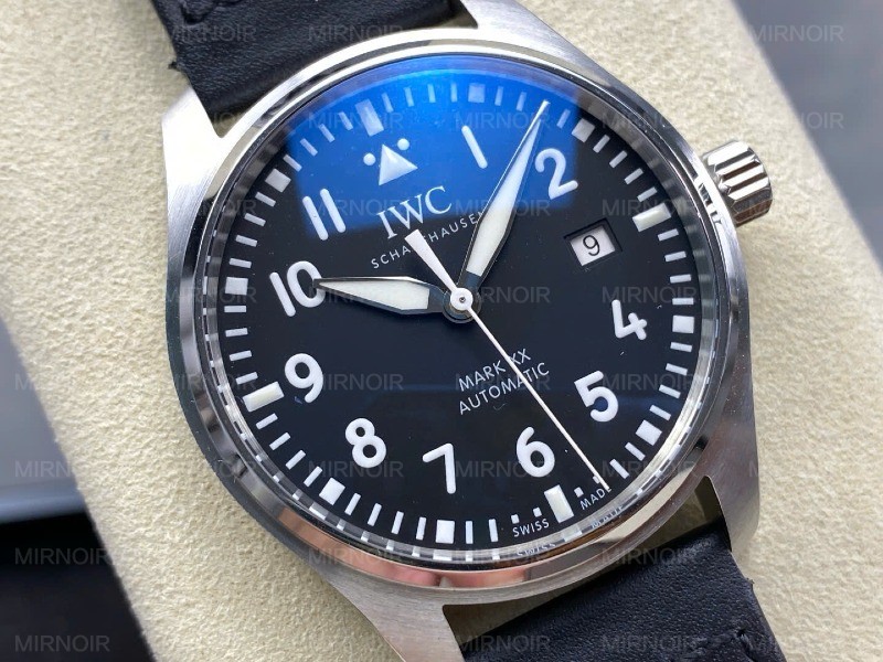 Dong-Ho-IWC-Schaffhausen-Pilots-Mark-XX-Mat-So-Den-Replica-Xuong-ZM-40mm-7.jpg