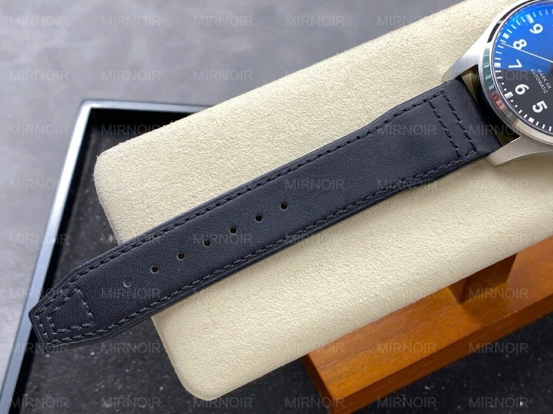 Dong-Ho-IWC-Schaffhausen-Pilots-Mark-XX-Mat-So-Den-Replica-Xuong-ZM-40mm-8.jpg