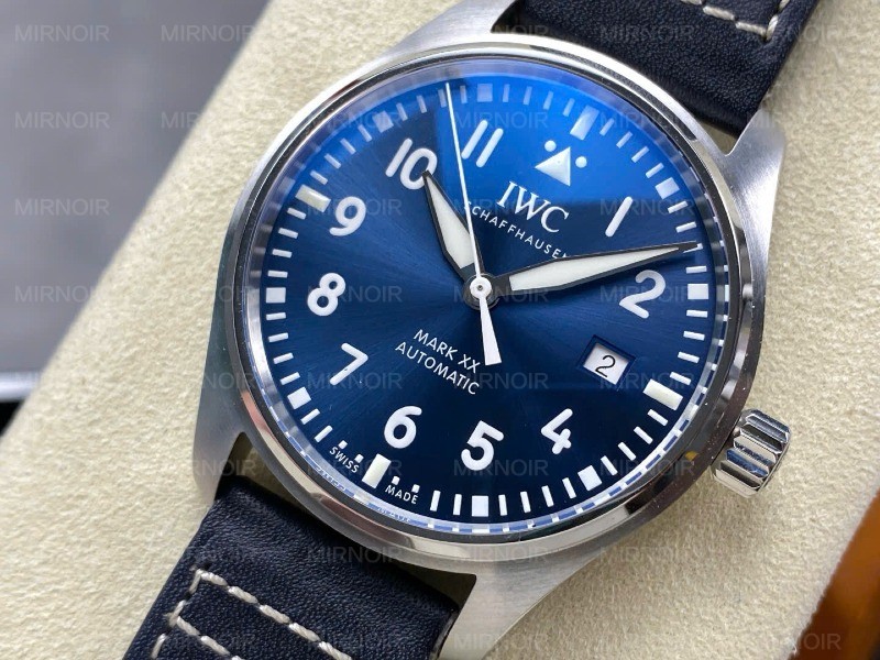Dong-Ho-IWC-Schaffhausen-Pilots-Mark-XX-Mat-Xanh-Duong-Replica-Xuong-ZM-40mm-2.jpg