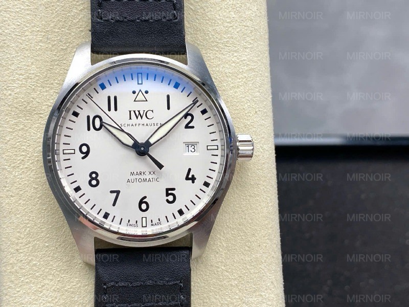 Dong-Ho-IWC-Schaffhausen-Pilots-Mark-XX-Mat-So-Trang-Replica-Xuong-ZM-40mm-4.jpg