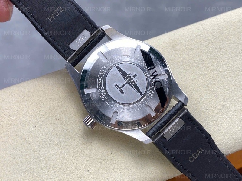 Dong-Ho-IWC-Schaffhausen-Pilots-Mark-XX-Mat-So-Trang-Replica-Xuong-ZM-40mm-6.jpg