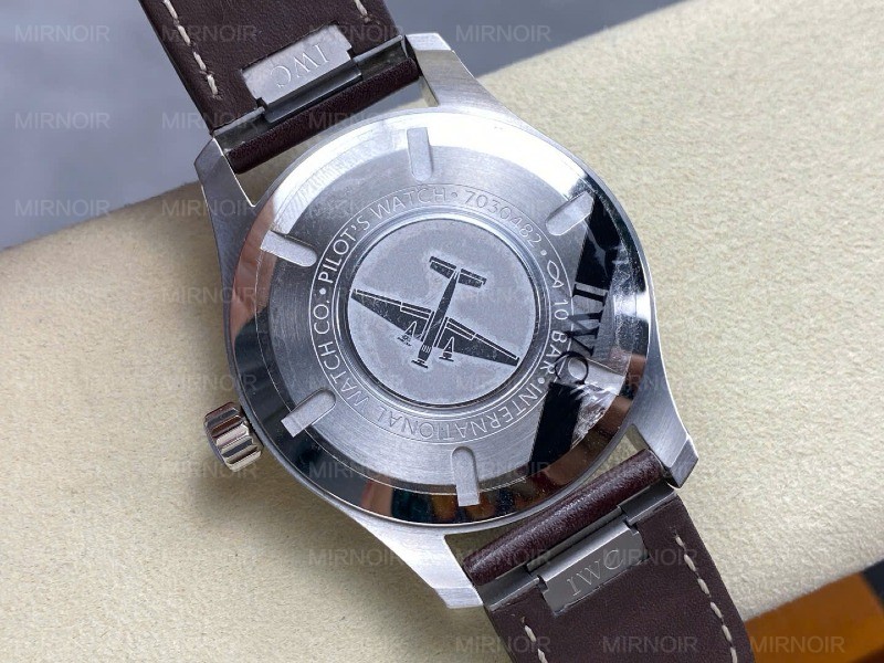 Dong-Ho-IWC-Schaffhausen-Pilots-Mark-XX-Mat-Xanh-La-Cay-Replica-Xuong-ZM-40mm-1.jpg