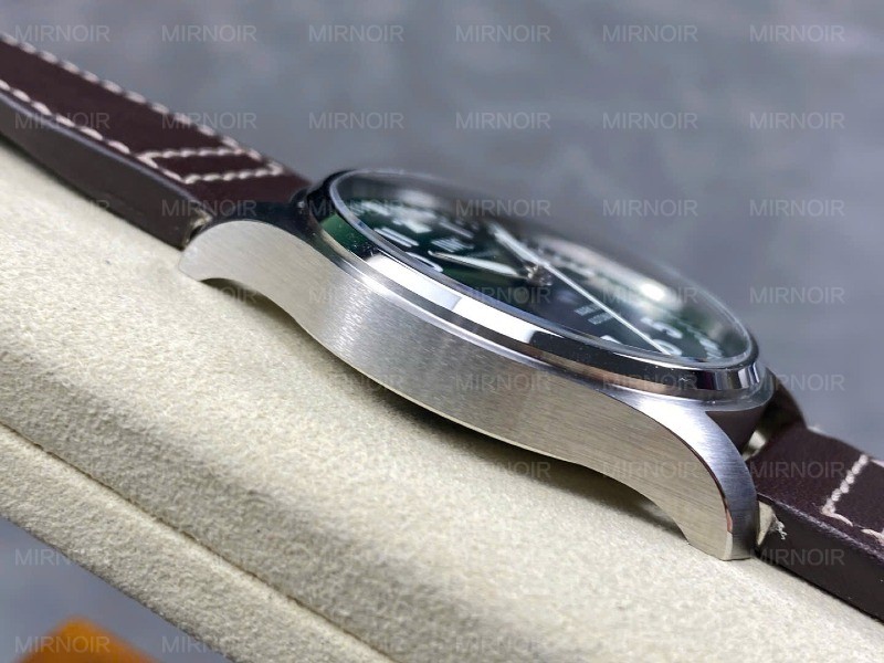 Dong-Ho-IWC-Schaffhausen-Pilots-Mark-XX-Mat-Xanh-La-Cay-Replica-Xuong-ZM-40mm-2.jpg