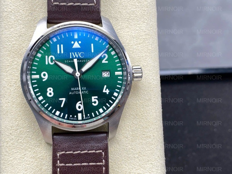 Dong-Ho-IWC-Schaffhausen-Pilots-Mark-XX-Mat-Xanh-La-Cay-Replica-Xuong-ZM-40mm-3.jpg