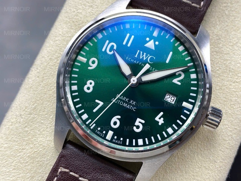 Dong-Ho-IWC-Schaffhausen-Pilots-Mark-XX-Mat-Xanh-La-Cay-Replica-Xuong-ZM-40mm-6.jpg