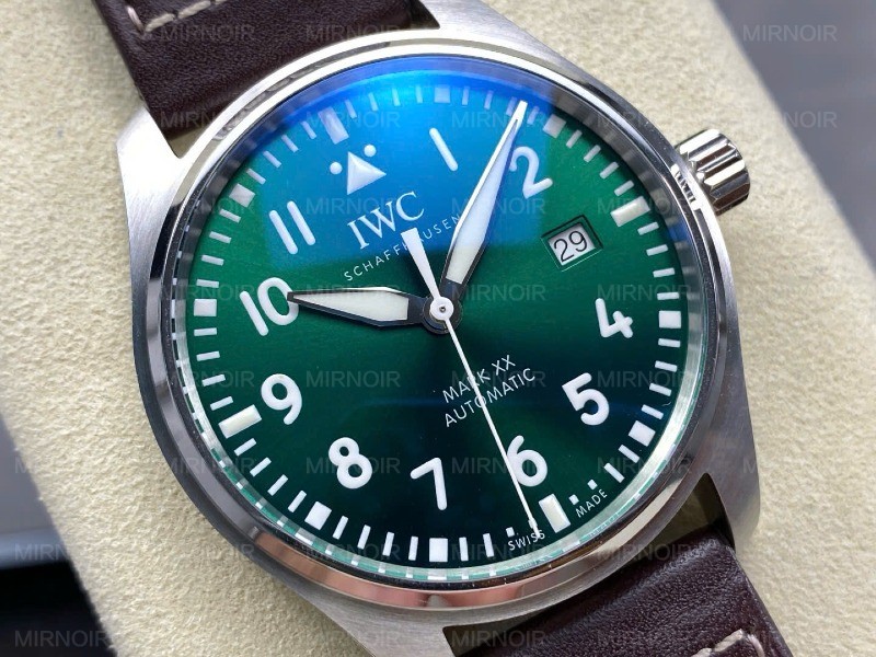 Dong-Ho-IWC-Schaffhausen-Pilots-Mark-XX-Mat-Xanh-La-Cay-Replica-Xuong-ZM-40mm-9.jpg