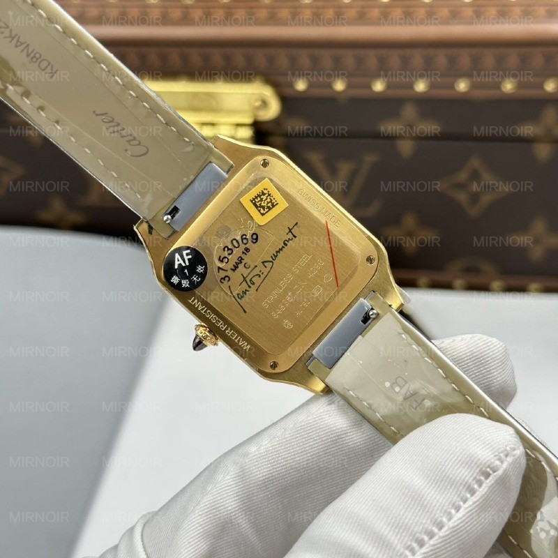 Dong-Ho-Cartier-Santos-Dumont-Replica-11-Mau-Xanh-La-Cay-Day-Da-43.5×31-3-1024x1024.jpg