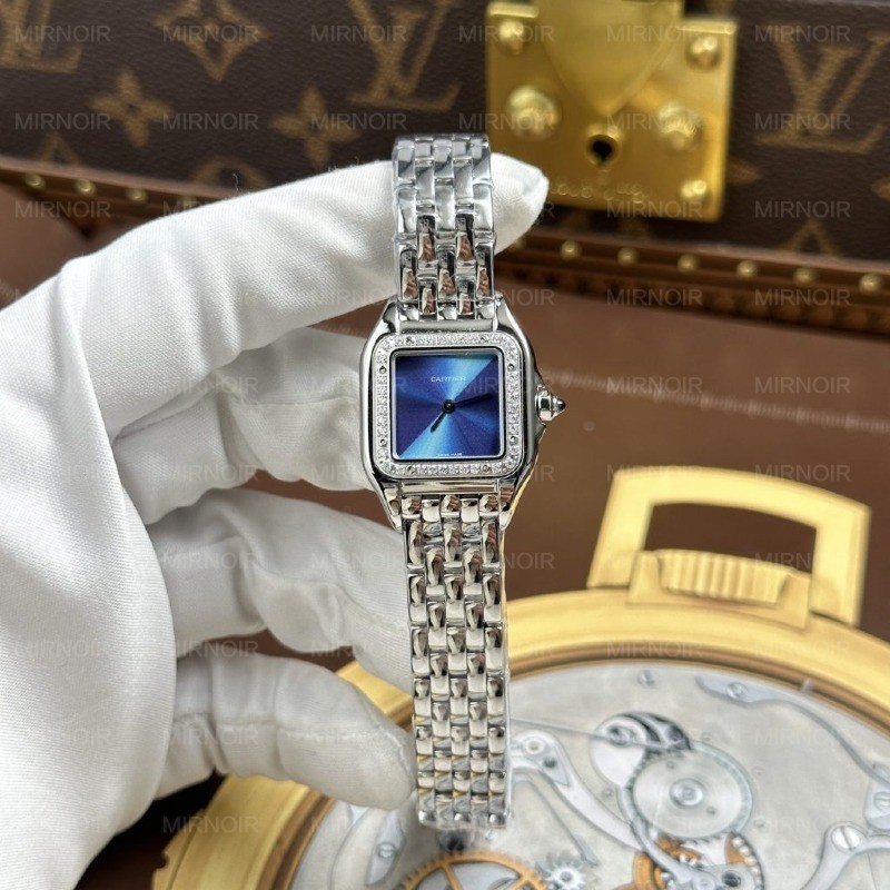 Dong-Ho-Cartier-Panthere-Small-Model-Replica-11-Nu-Mat-Xanh-Duong-Vien-Dinh-Da-23x30mm-1-1024x1024.jpg