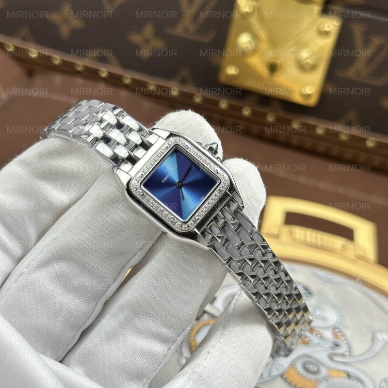 Dong-Ho-Cartier-Panthere-Small-Model-Replica-11-Nu-Mat-Xanh-Duong-Vien-Dinh-Da-23x30mm-10.jpg