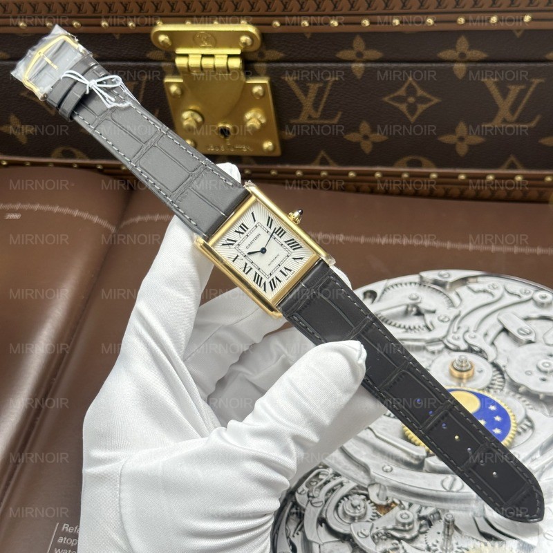 Dong-Ho-Cartier-Tank-Louis-Fake-11-Mat-Trang-Day-Da-Mau-Xam-27.8×38-1.jpg
