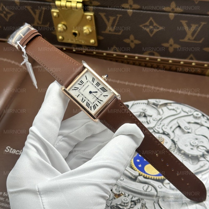 Dong-Ho-Cartier-Tank-Louis-Fake-Cao-Cap-Mat-Trang-Day-Da-Mau-Nau-27.8×38-1.jpg