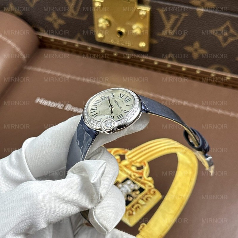 Dong-Ho-Cartier-Ballon-Blanc-Rep-1-1-Nu-Vien-Dinh-Da-Day-Da-Nha-May-AF-30mm-7-1024x1024.jpg
