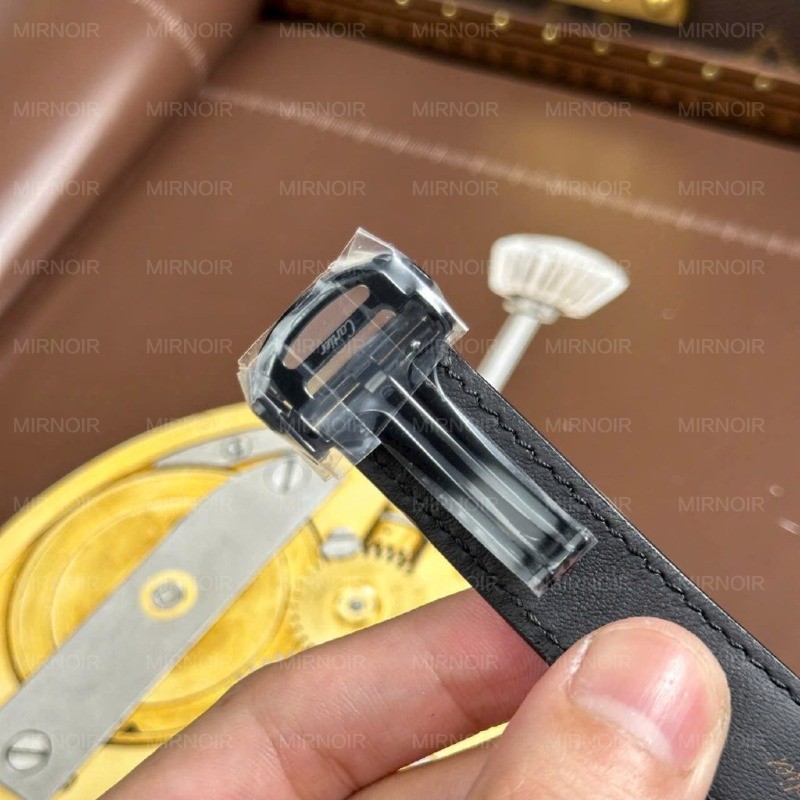 Dong-Ho-Cartier-Santos-Replica-11-Mat-So-Lo-Co-Day-Da-Mau-Den-39-1-1024x1024.jpg