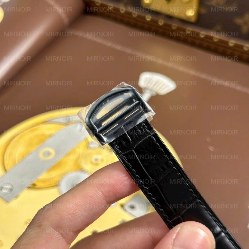 Dong-Ho-Cartier-Santos-Replica-11-Mat-So-Lo-Co-Day-Da-Mau-Den-39-12-1024x1024.jpg