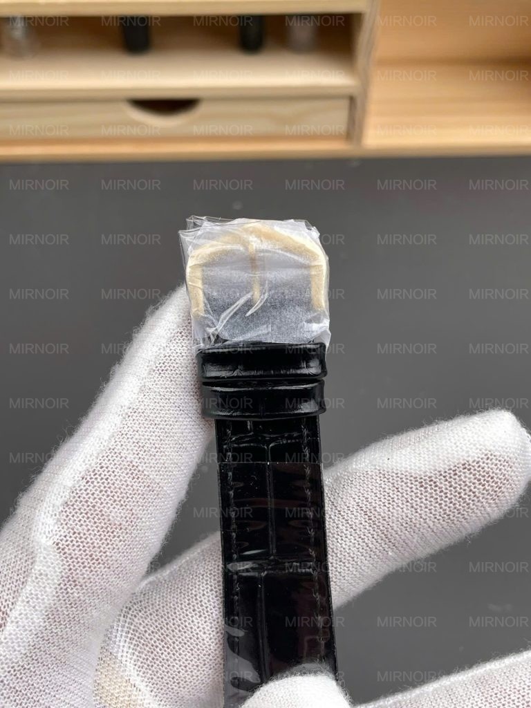 Dong-Ho-Cartier-Tank-Louis-WGTA0091-Replica-11-May-Pin-Xuong-AF-Nu-337x255mm-1-768x1024.jpg