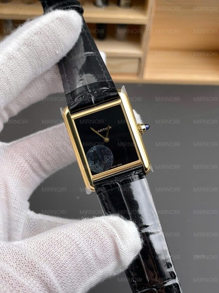 Dong-Ho-Cartier-Tank-Louis-WGTA0091-Replica-11-May-Pin-Xuong-AF-Nu-337x255mm-2-768x1024.jpg