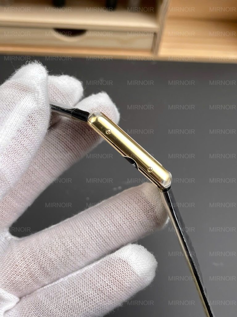 Dong-Ho-Cartier-Tank-Louis-WGTA0091-Replica-11-May-Pin-Xuong-AF-Nu-337x255mm-9-768x1024.jpg