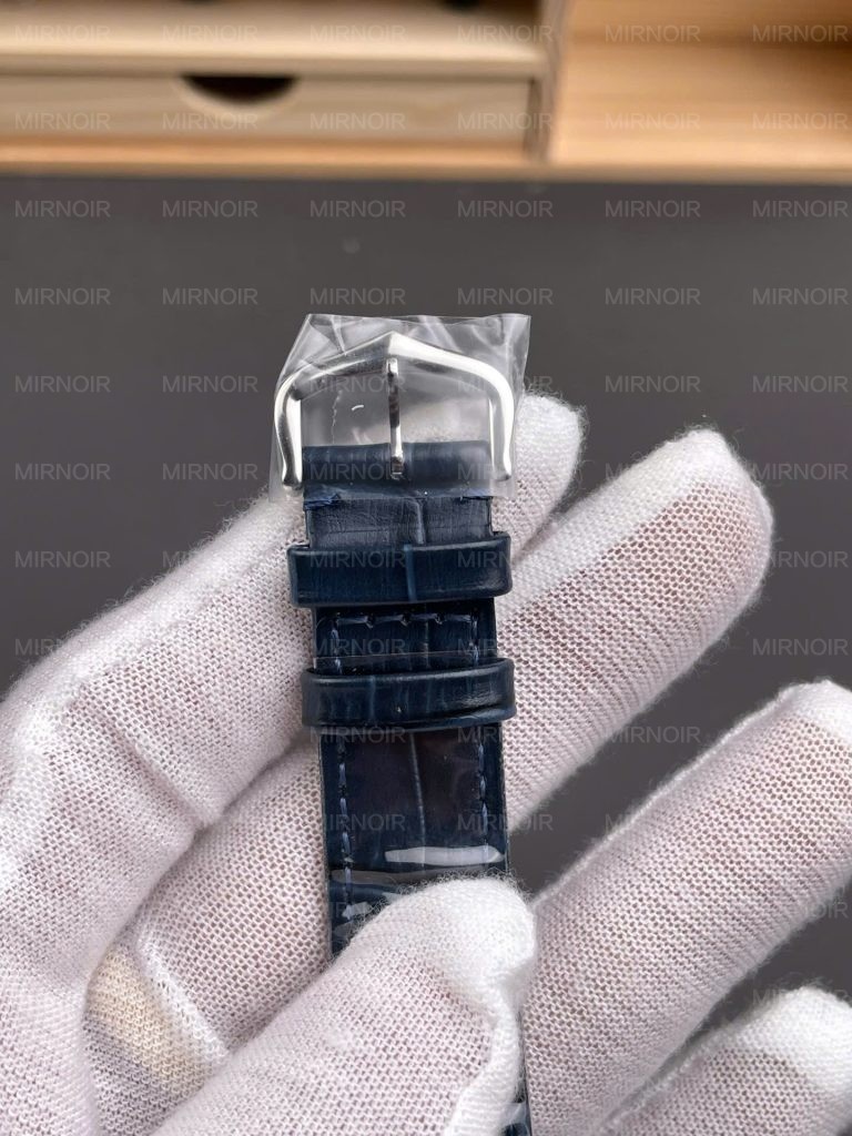 Dong-Ho-Cartier-Santos-Dumont-WSSA0022-Rep-11-Nam-Day-Da-Mau-Xanh-Duong-AF-Factory-435mm-5-768x1024.jpg